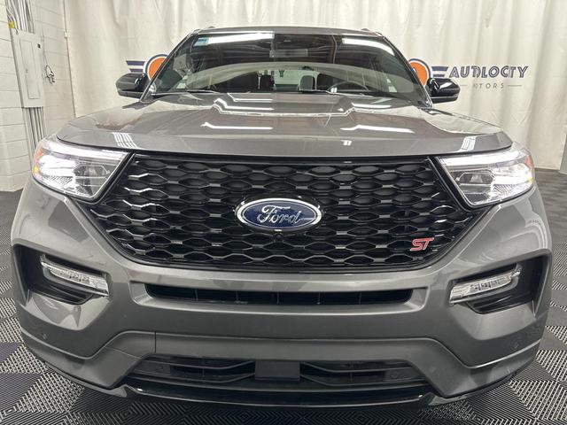 Photo of 2024 Carbonized Gray Metallic Ford Explorer