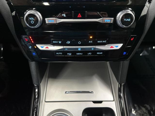 Photo of 2024 Carbonized Gray Metallic Ford Explorer