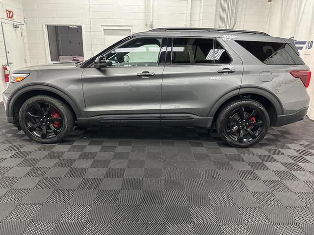 Photo of 2024 Carbonized Gray Metallic Ford Explorer