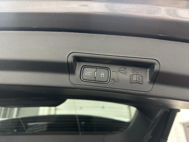 Photo of 2024 Carbonized Gray Metallic Ford Explorer