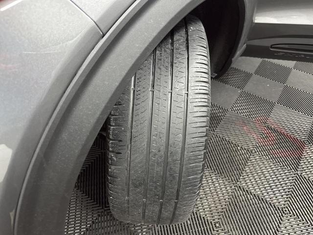 Photo of 2024 Carbonized Gray Metallic Ford Explorer