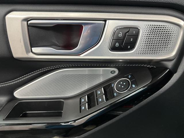 Photo of 2024 Carbonized Gray Metallic Ford Explorer
