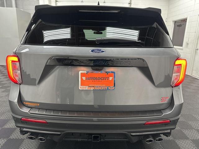 Photo of 2024 Carbonized Gray Metallic Ford Explorer