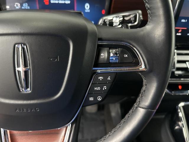 Photo of 2023 Infinite Black Metallic Clearcoat Lincoln Navigator