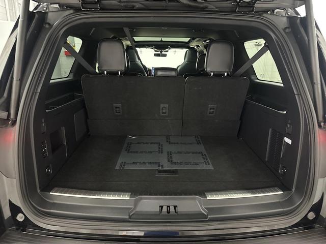 Photo of 2023 Infinite Black Metallic Clearcoat Lincoln Navigator