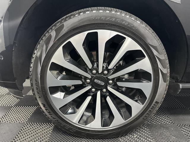 Photo of 2023 Infinite Black Metallic Clearcoat Lincoln Navigator