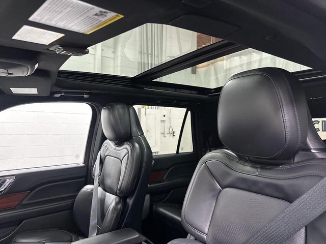 Photo of 2023 Infinite Black Metallic Clearcoat Lincoln Navigator