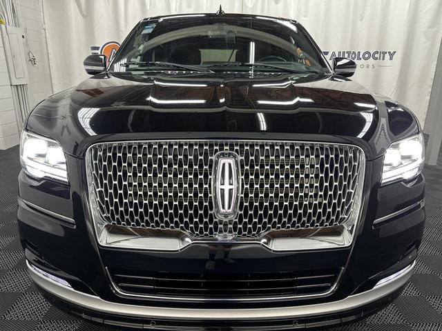 Photo of 2023 Infinite Black Metallic Clearcoat Lincoln Navigator