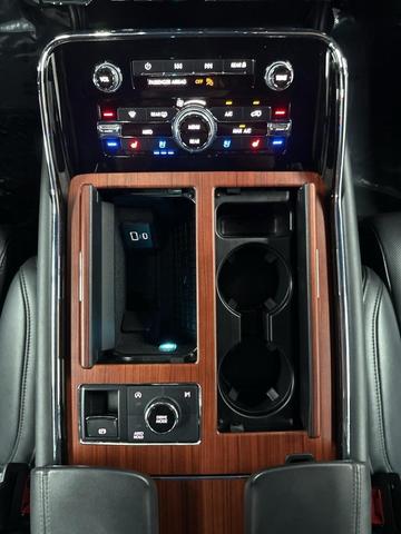 Photo of 2023 Infinite Black Metallic Clearcoat Lincoln Navigator