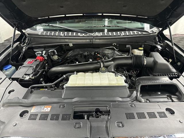 Photo of 2023 Infinite Black Metallic Clearcoat Lincoln Navigator