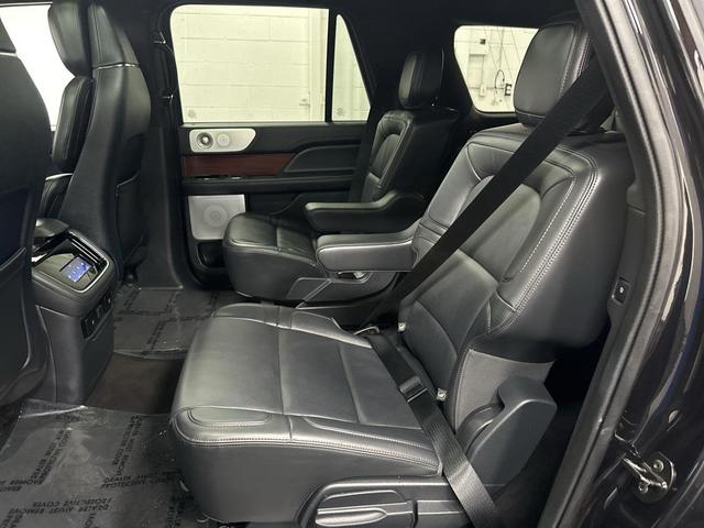 Photo of 2023 Infinite Black Metallic Clearcoat Lincoln Navigator