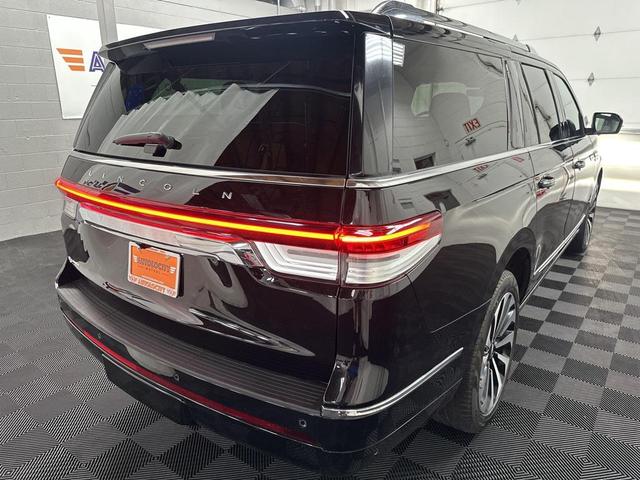 Photo of 2023 Infinite Black Metallic Clearcoat Lincoln Navigator