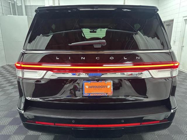 Photo of 2023 Infinite Black Metallic Clearcoat Lincoln Navigator