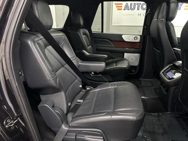 Photo of 2023 Infinite Black Metallic Clearcoat Lincoln Navigator