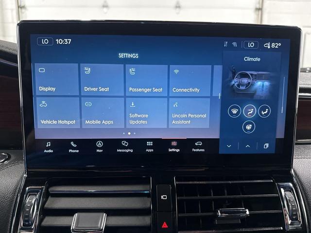Photo of 2023 Infinite Black Metallic Clearcoat Lincoln Navigator