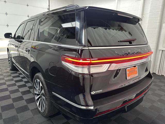 Photo of 2023 Infinite Black Metallic Clearcoat Lincoln Navigator