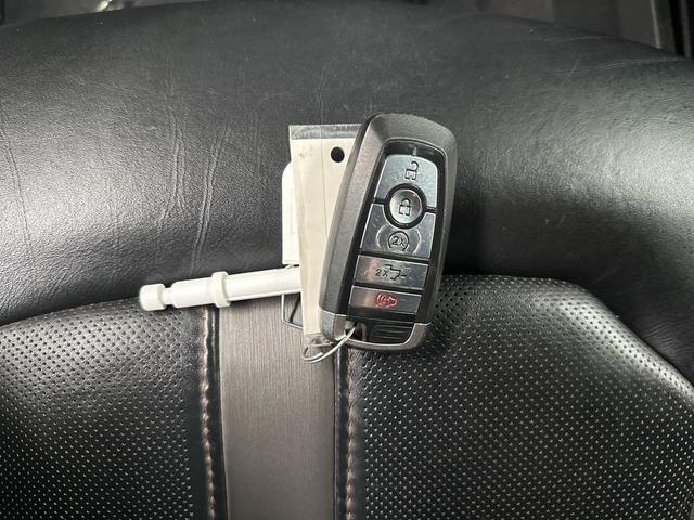 Photo of 2021 Agate Black Metallic Ford F-250