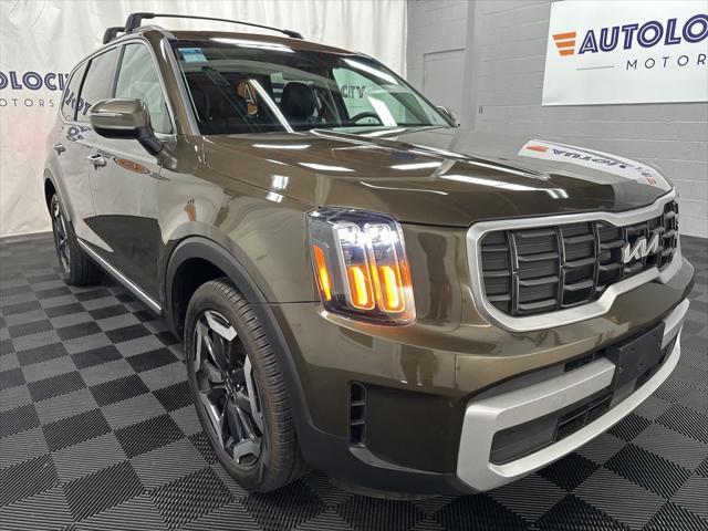 Photo of 2025 Dark Moss Kia Telluride