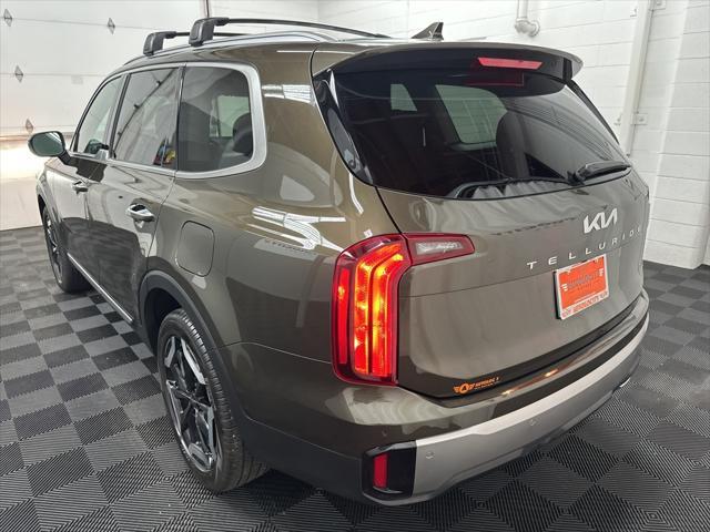 Photo of 2025 Dark Moss Kia Telluride