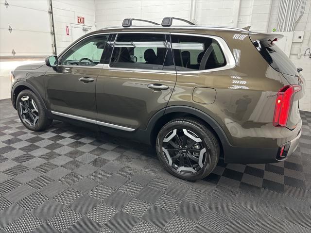 Photo of 2025 Dark Moss Kia Telluride