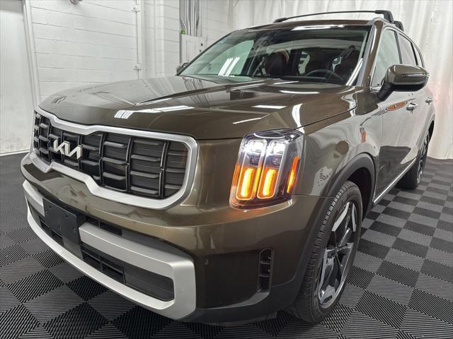 Photo of 2025 Dark Moss Kia Telluride