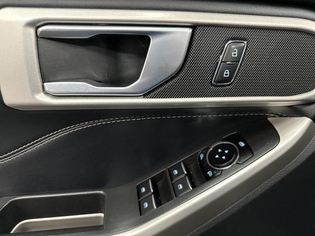 Photo of 2022 Agate Black Metallic Ford Explorer