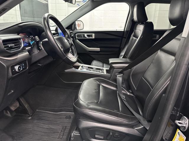 Photo of 2022 Agate Black Metallic Ford Explorer