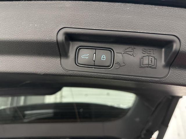Photo of 2022 Agate Black Metallic Ford Explorer