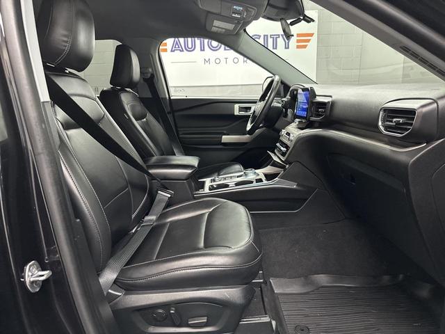 Photo of 2022 Agate Black Metallic Ford Explorer