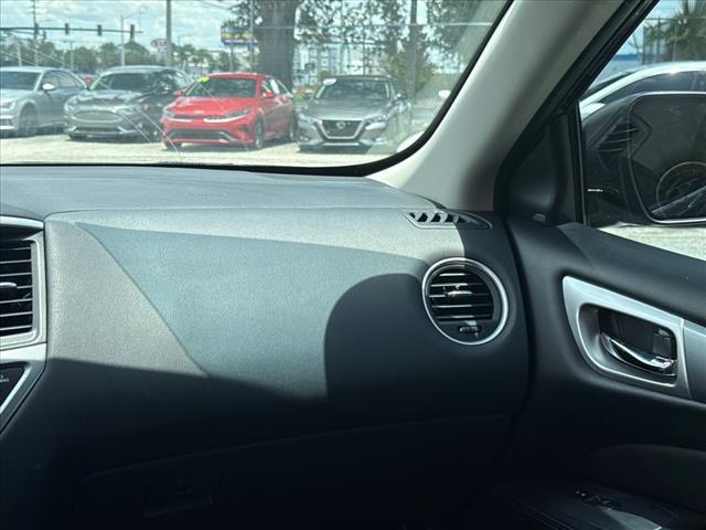 Photo of 2020 Black Nissan Pathfinder