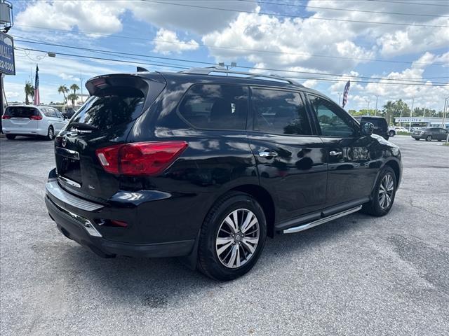 Photo of 2020 Black Nissan Pathfinder