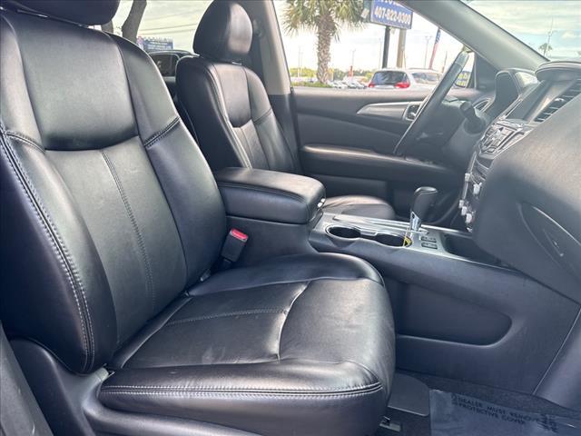 Photo of 2020 Black Nissan Pathfinder