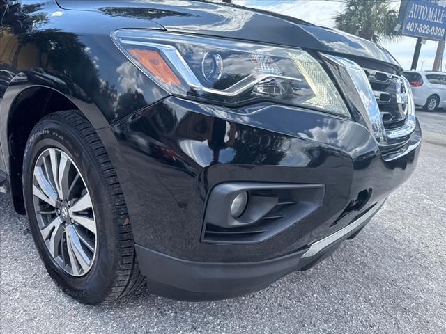 Photo of 2020 Black Nissan Pathfinder