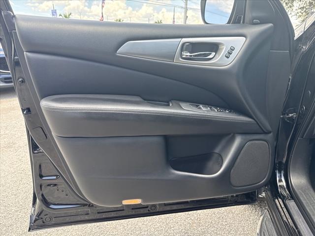 Photo of 2020 Black Nissan Pathfinder