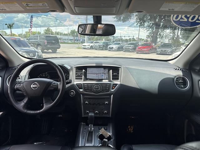 Photo of 2020 Black Nissan Pathfinder