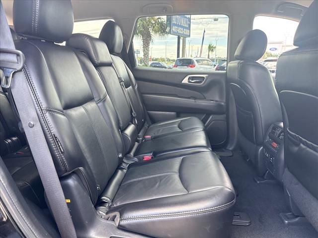 Photo of 2020 Black Nissan Pathfinder