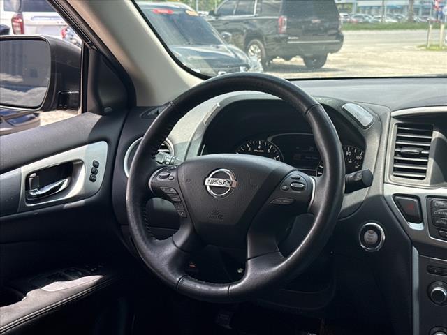 Photo of 2020 Black Nissan Pathfinder