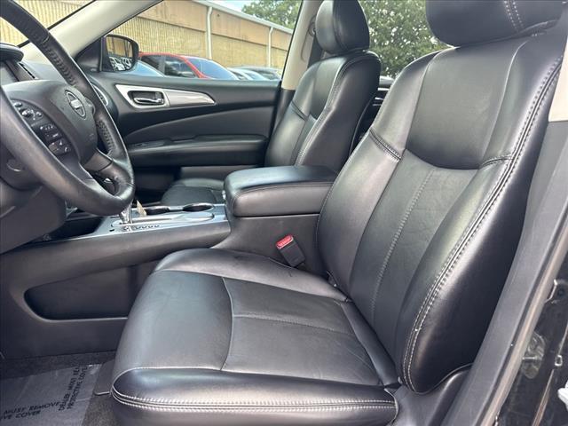 Photo of 2020 Black Nissan Pathfinder