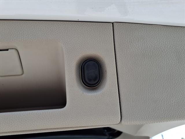 Photo of 2016 Crystal White Tricoat Cadillac Escalade