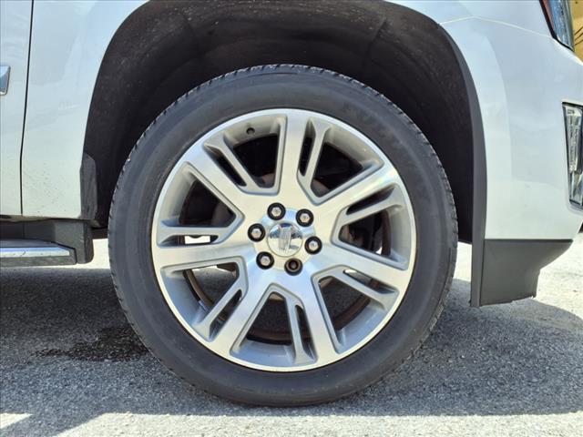Photo of 2016 Crystal White Tricoat Cadillac Escalade