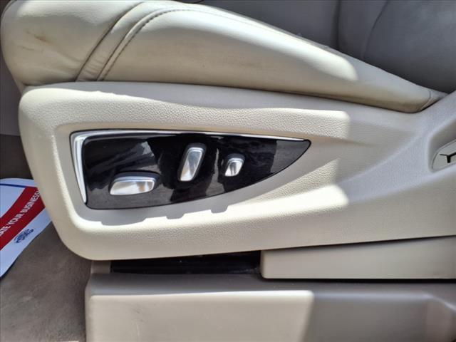 Photo of 2016 Crystal White Tricoat Cadillac Escalade