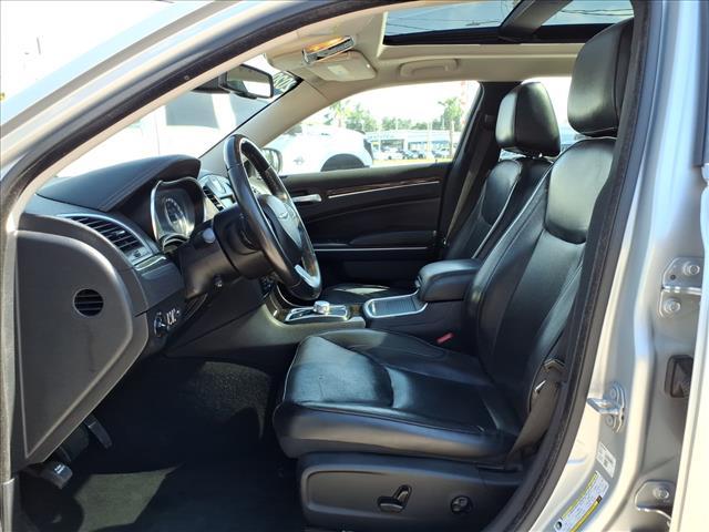 Photo of 2020 Silver Chrysler 300