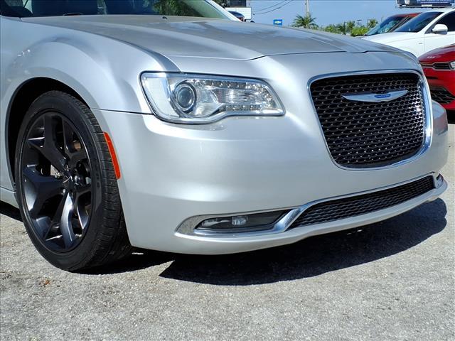Photo of 2020 Silver Chrysler 300