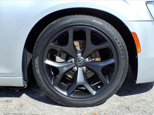 Photo of 2020 Silver Chrysler 300