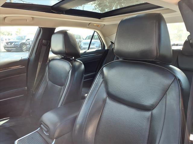 Photo of 2020 Silver Chrysler 300