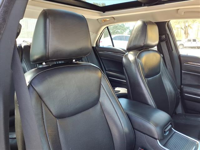 Photo of 2020 Silver Chrysler 300