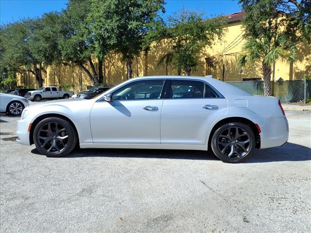 Photo of 2020 Silver Chrysler 300