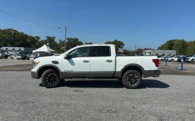 Photo of 2017 White Nissan Titan