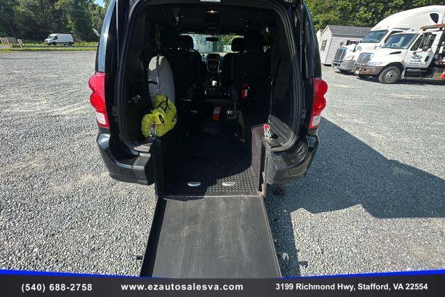 Photo of 2018 Black Dodge Grand Caravan