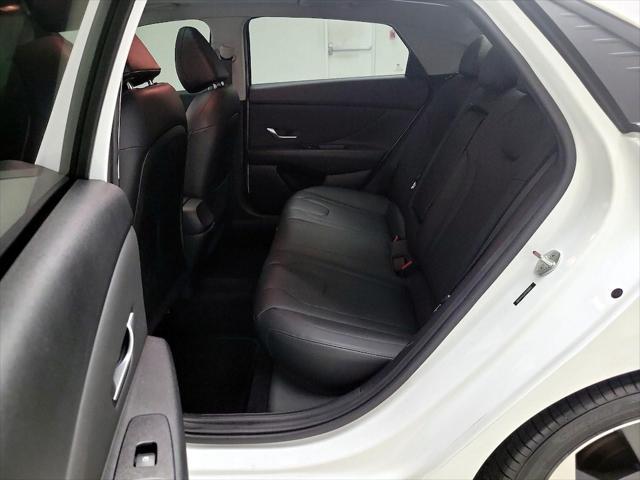 Photo of 2023 White Hyundai ELANTRA
